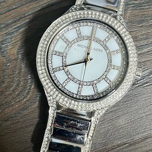 Excellent condition Michael kors watch! Silver with diamonds on dial !